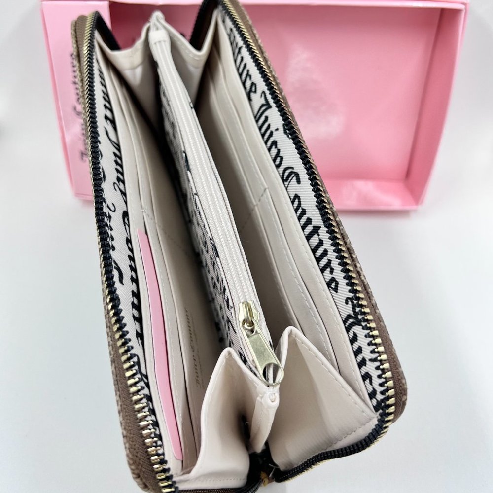 🎉HP🎉 NIB - Juicy Couture - Brown w/ Gold Tone Accents Full Size Zipper Wallet - Picture 4 of 6